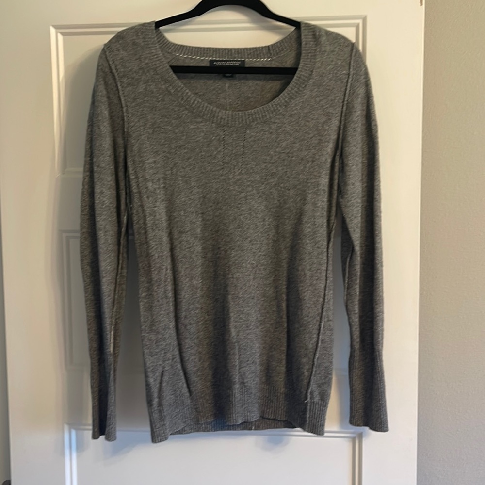 Banana Republic sweater size M